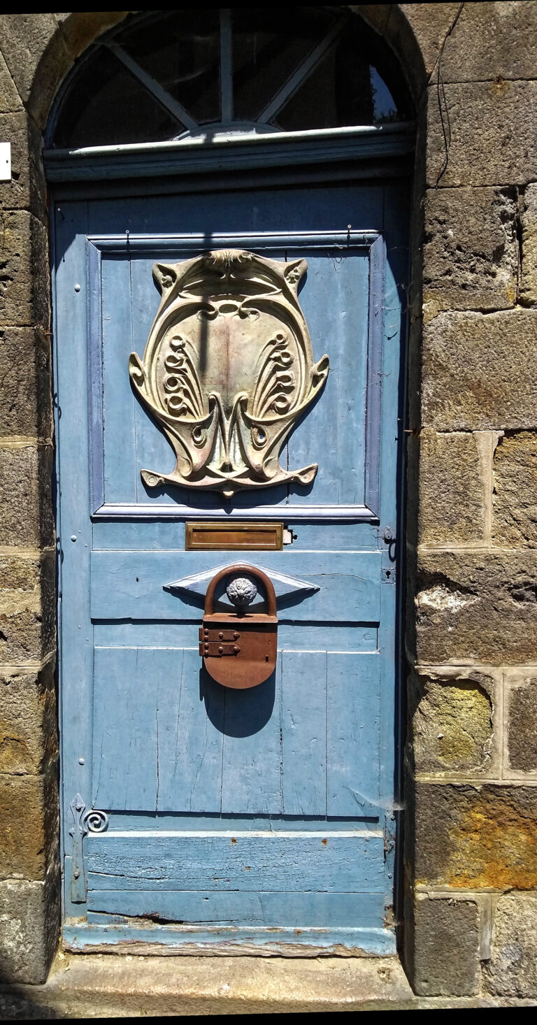 Who doesn't love old doors?!